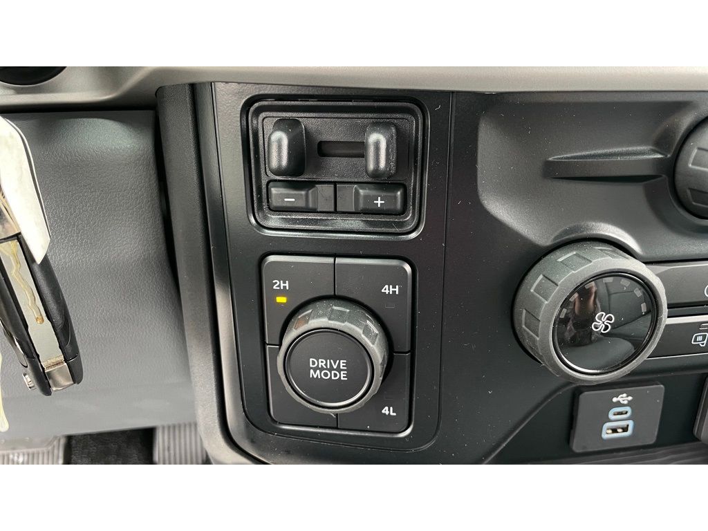 2023 Ford F-550 XL Image 25 of 31