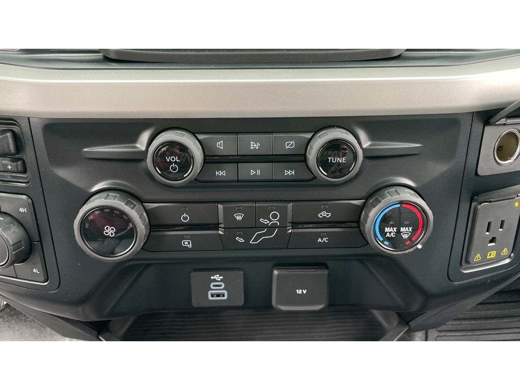 2023 Ford F-550 XL Image 26 of 31