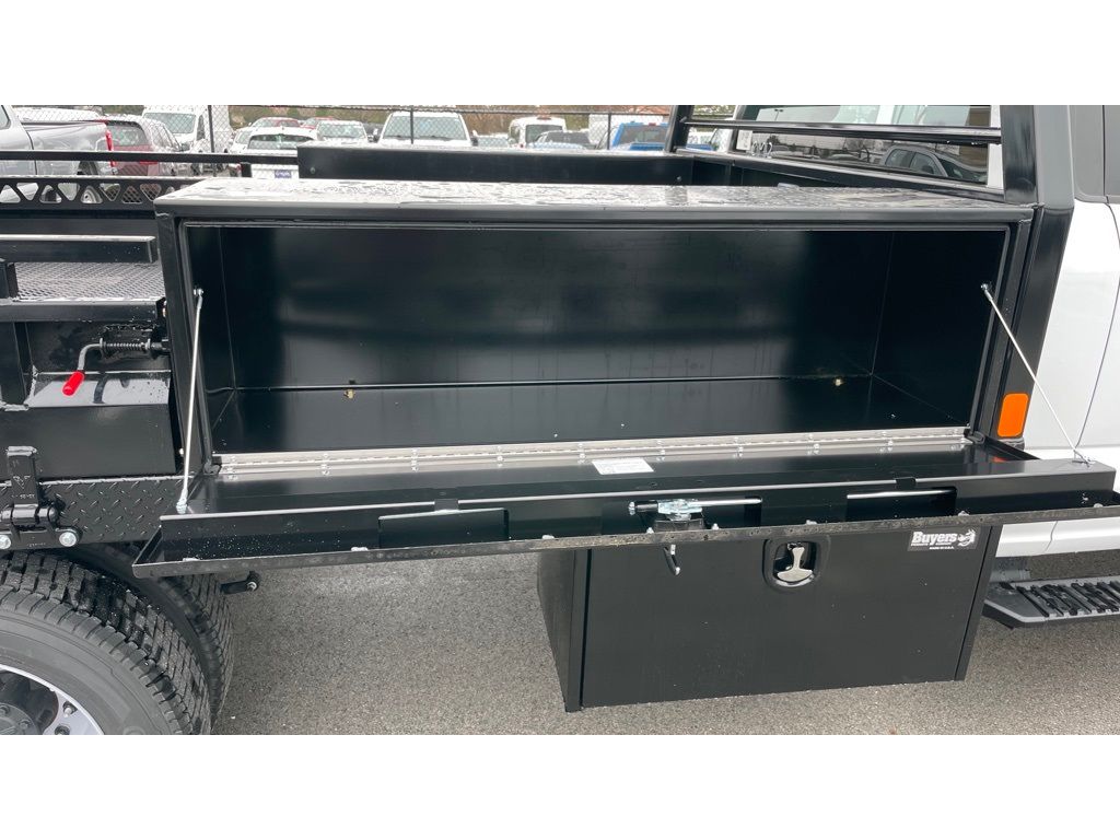 2023 Ford F-550 XL Image 10 of 31