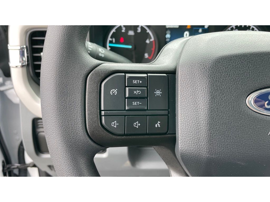 2023 Ford F-550 XL Image 18 of 31