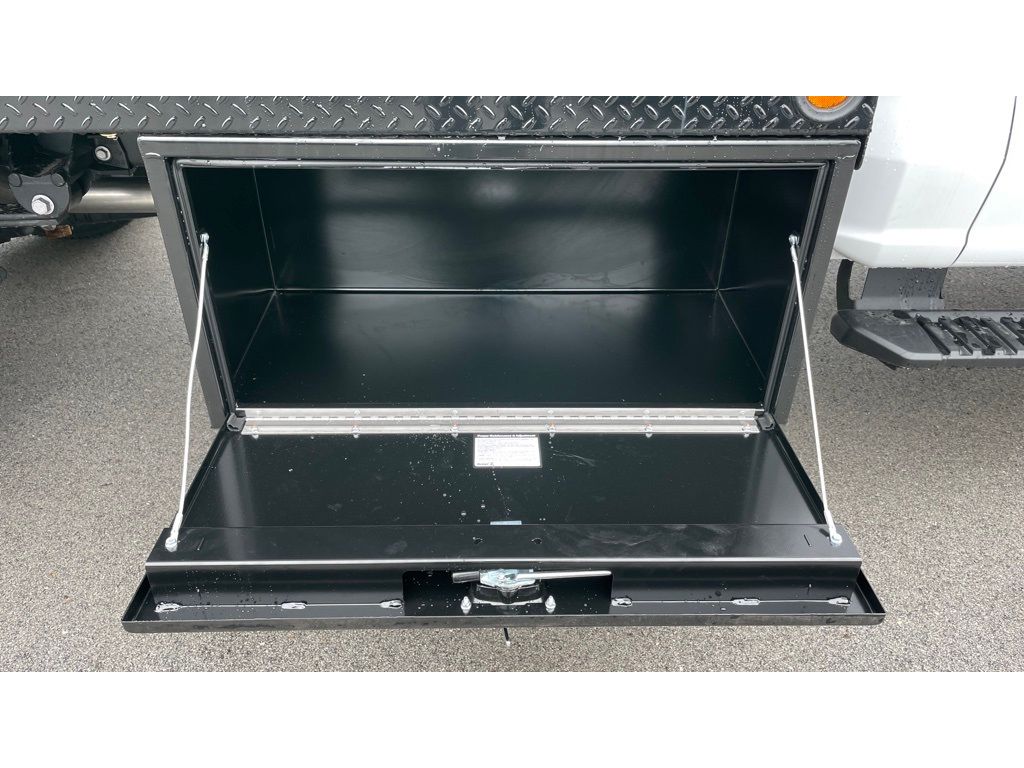 2023 Ford F-550 XL Image 11 of 31