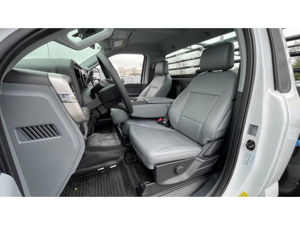 2023 Ford F-550 XL Image 14 of 31