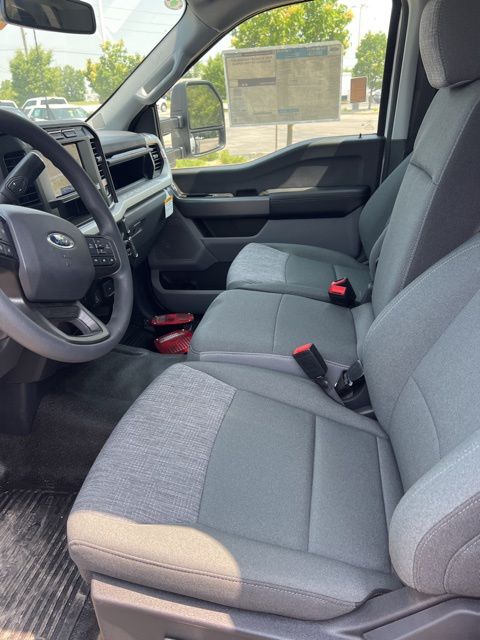 Vehicle image 17 of 42