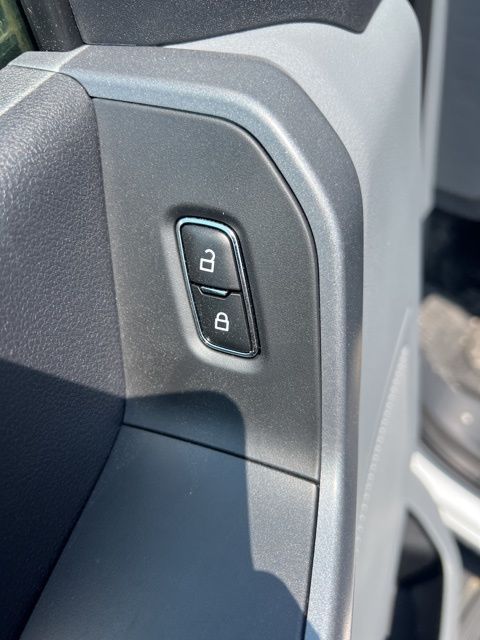 Vehicle image 20 of 42