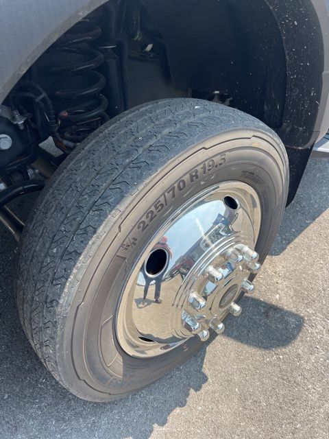 Vehicle image 9 of 42