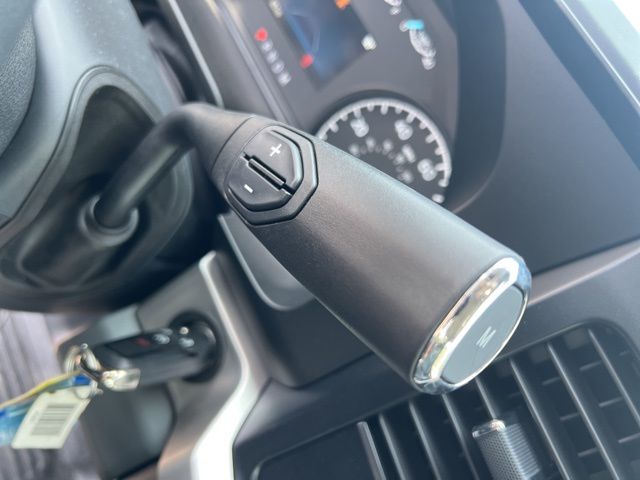 Vehicle image 27 of 42