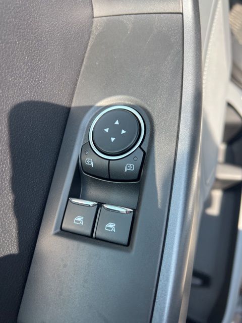 Vehicle image 19 of 42