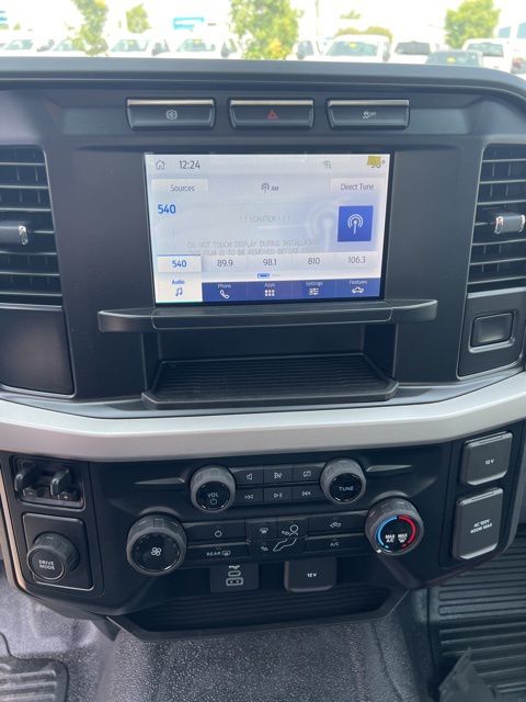 Vehicle image 28 of 42