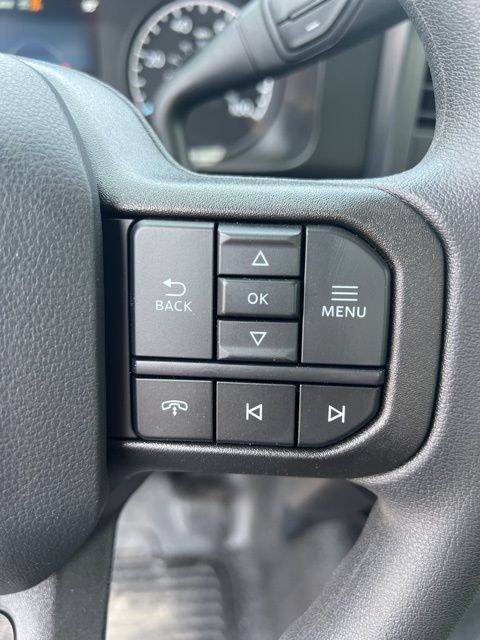 Vehicle image 25 of 42