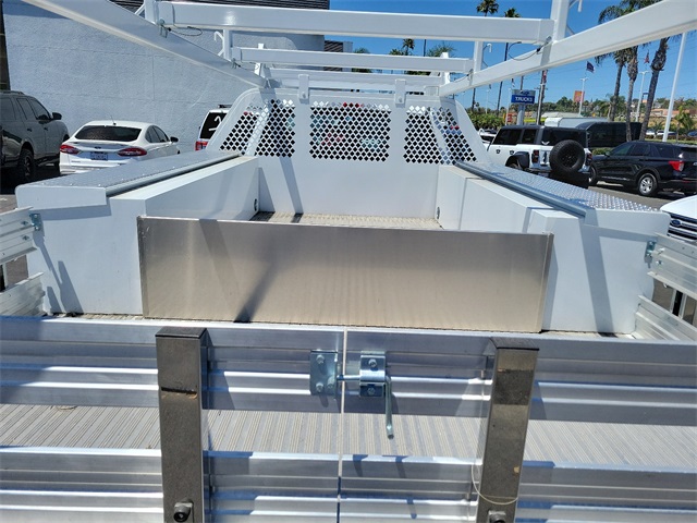 Vehicle image 17 of 20