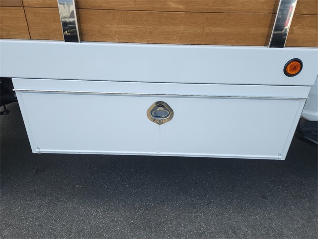 Vehicle image 17 of 23