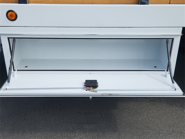 Vehicle image 21 of 23