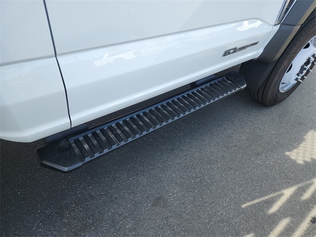 Vehicle image 16 of 23