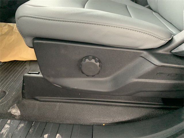 Vehicle image 14 of 23