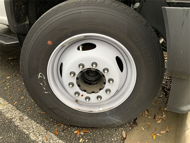 Vehicle image 11 of 23