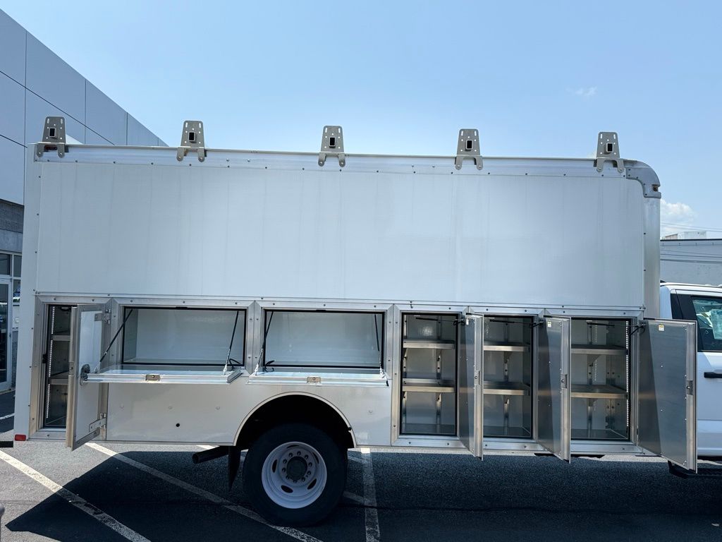 Vehicle image 11 of 23