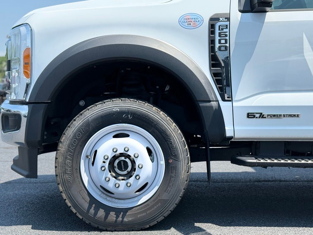 Vehicle image 7 of 23