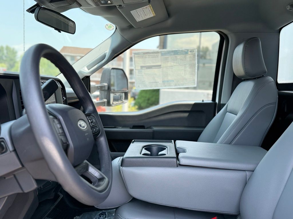 Vehicle image 14 of 23