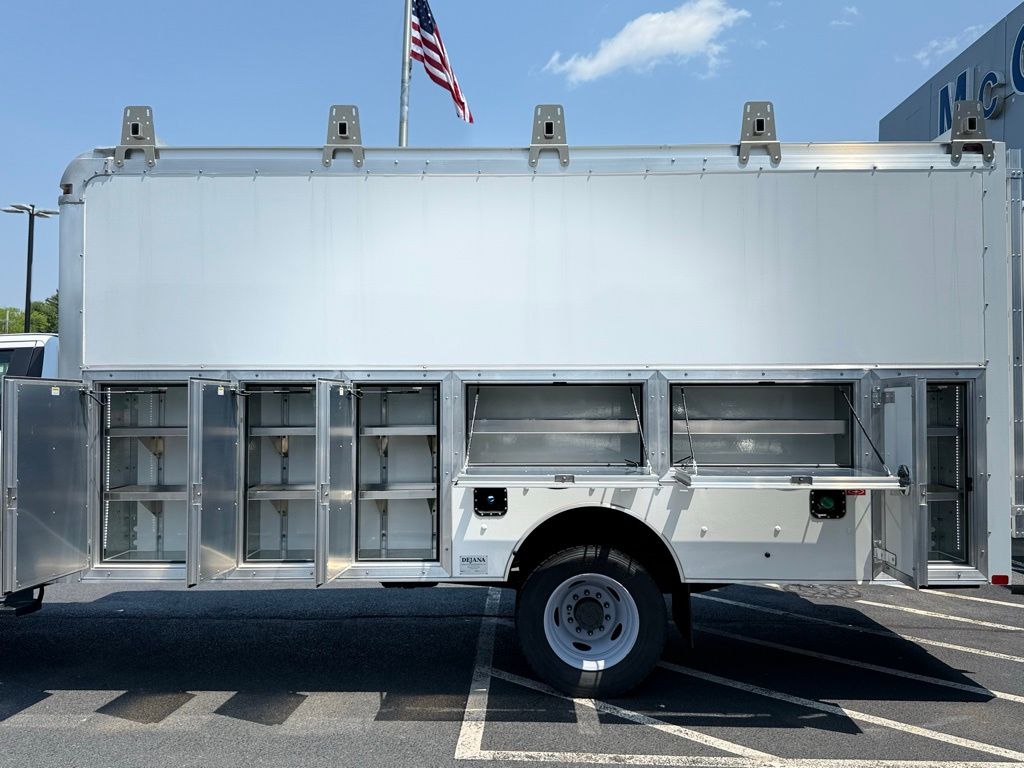 Vehicle image 8 of 23
