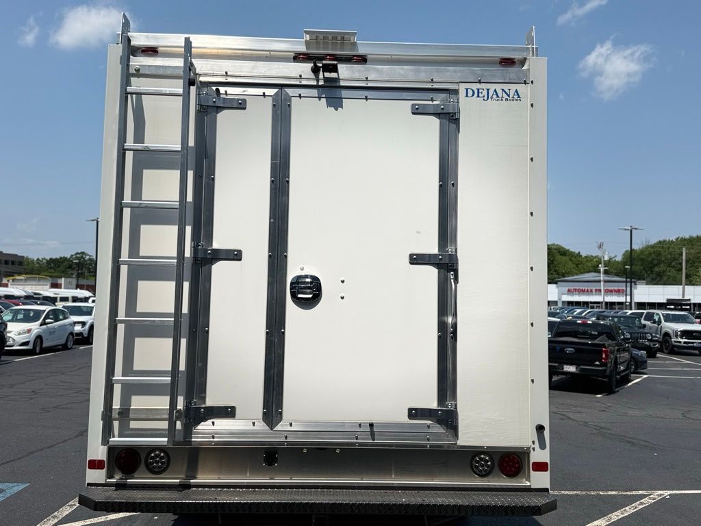 Vehicle image 22 of 23