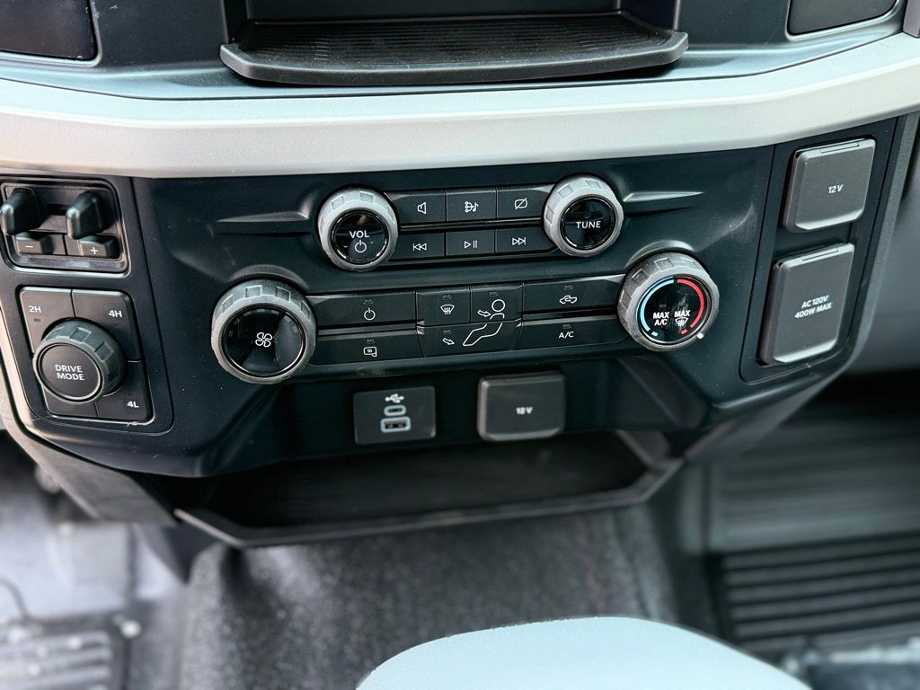 Vehicle image 16 of 23