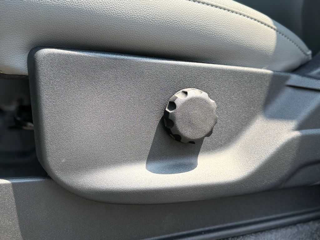 Vehicle image 20 of 23