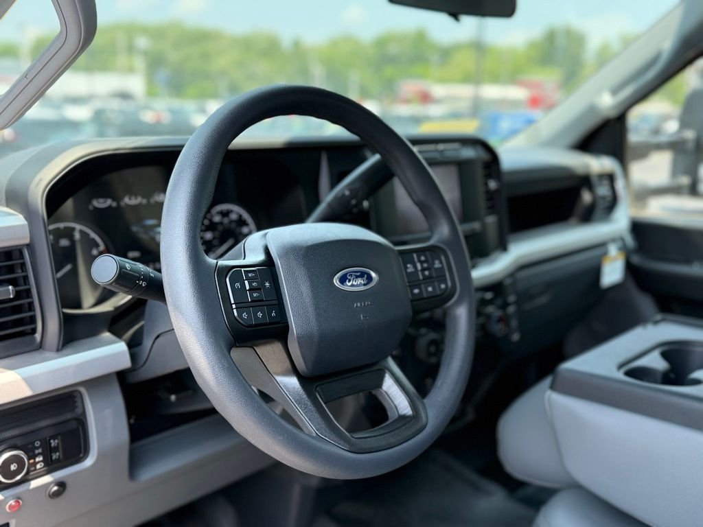 Vehicle image 13 of 23