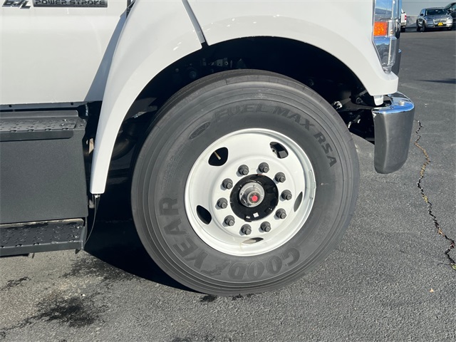 Vehicle image 4 of 5
