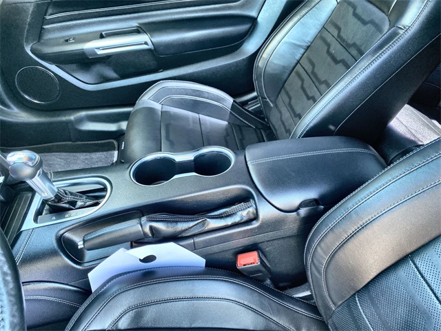 Vehicle image 21 of 24