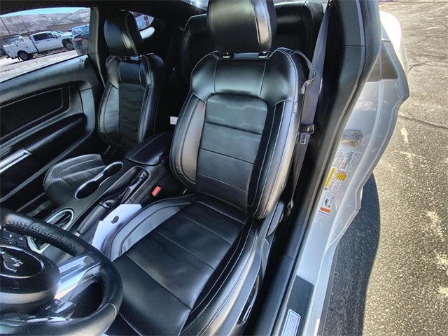 Vehicle image 11 of 24