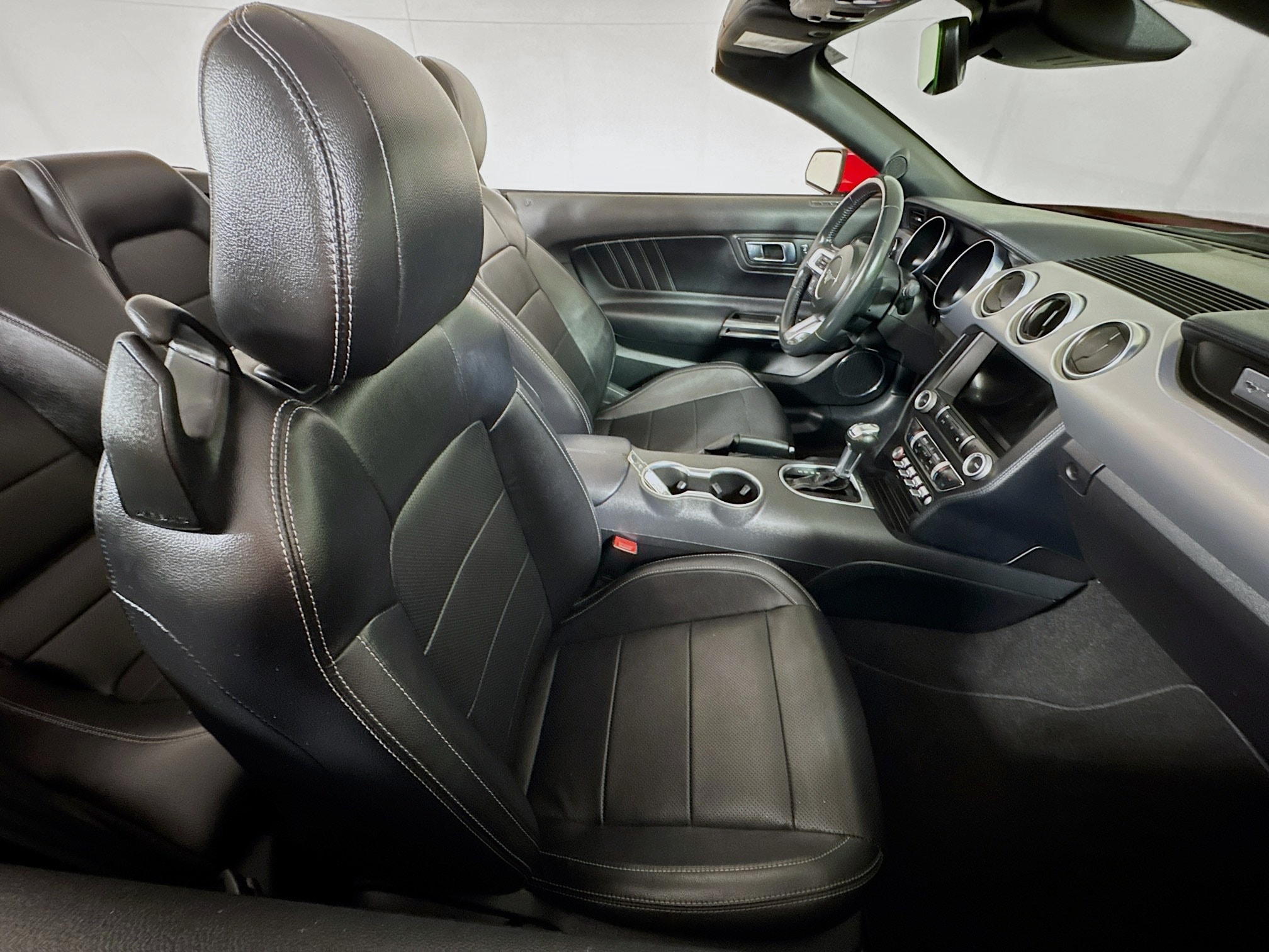 2023 Ford Mustang EcoBoost Premium Image 14 of 29