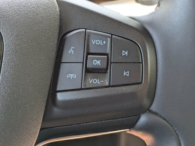 Vehicle image 17 of 40