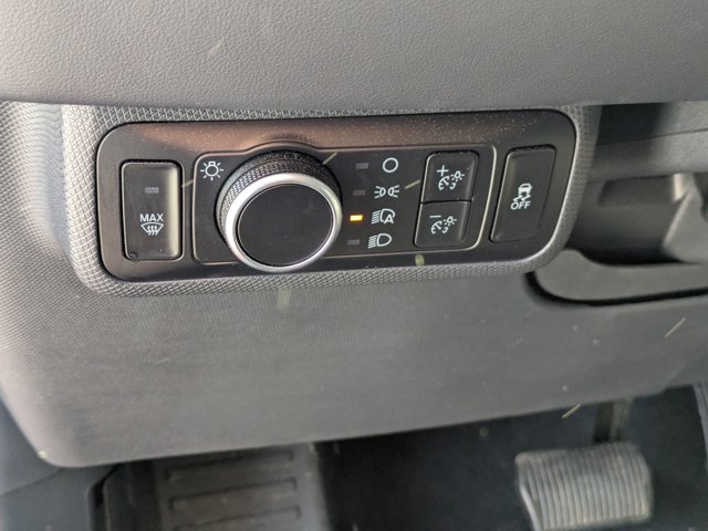 Vehicle image 15 of 40