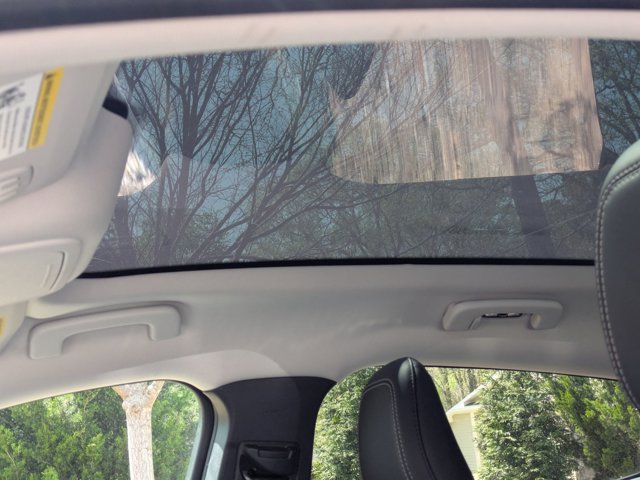 Vehicle image 14 of 40
