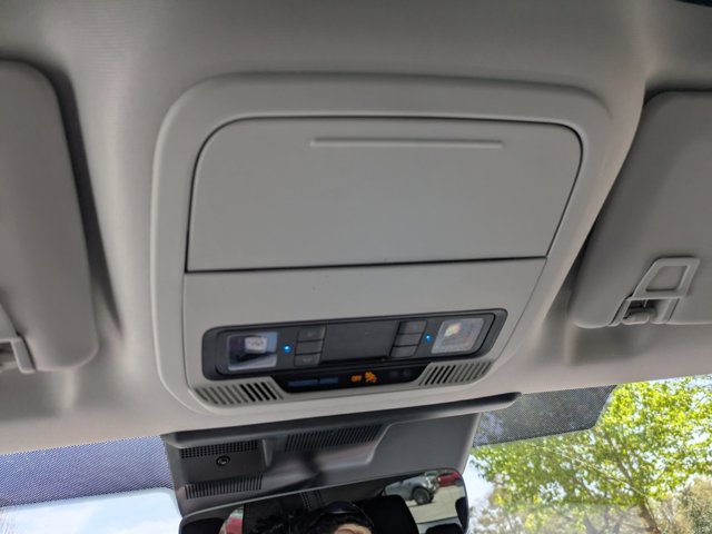 Vehicle image 25 of 40