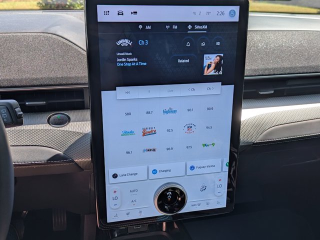 Vehicle image 19 of 40