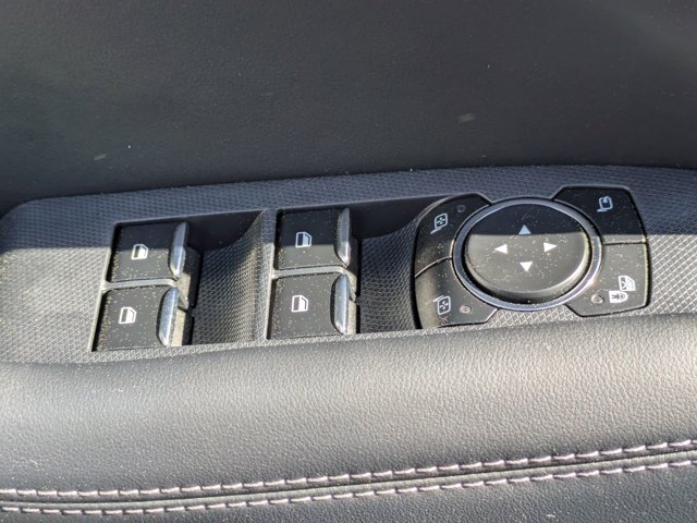 Vehicle image 11 of 40