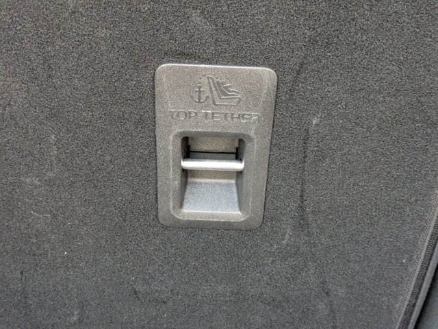 Vehicle image 32 of 40