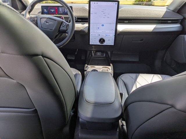 Vehicle image 29 of 40