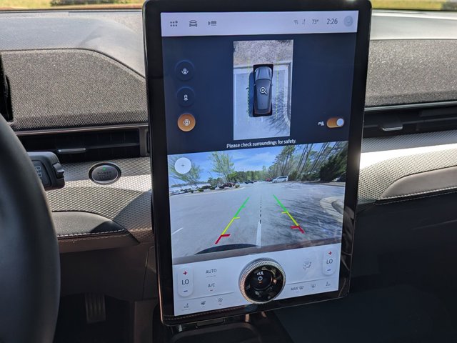 Vehicle image 21 of 40