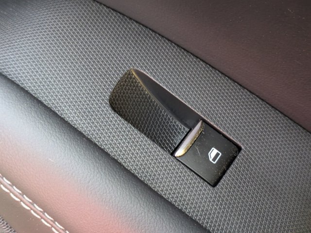 Vehicle image 34 of 40