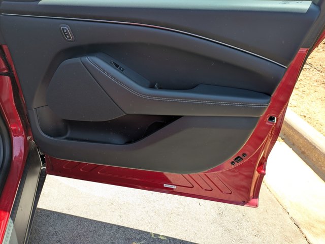 Vehicle image 36 of 40