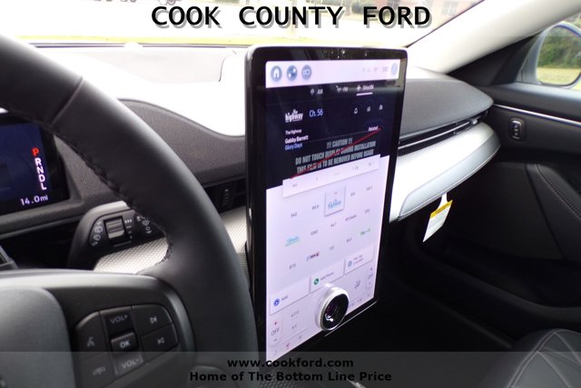 Vehicle image 18 of 24
