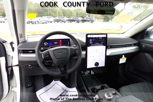 Vehicle image 22 of 24