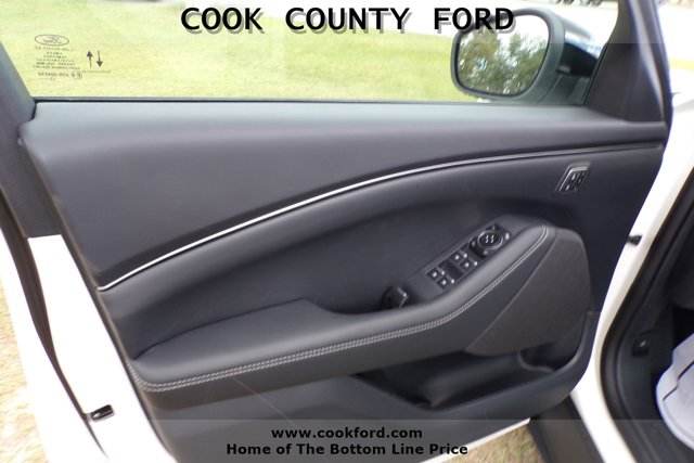 Vehicle image 14 of 24