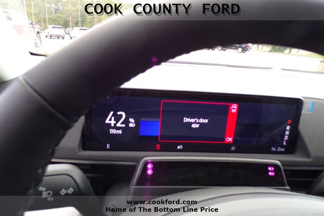 Vehicle image 17 of 24