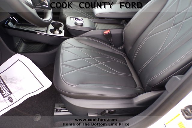 Vehicle image 15 of 24