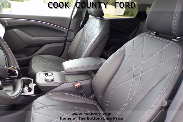 Vehicle image 16 of 24