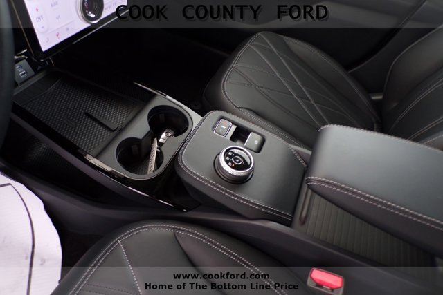 Vehicle image 20 of 24