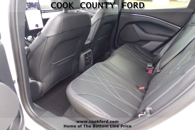 Vehicle image 21 of 24